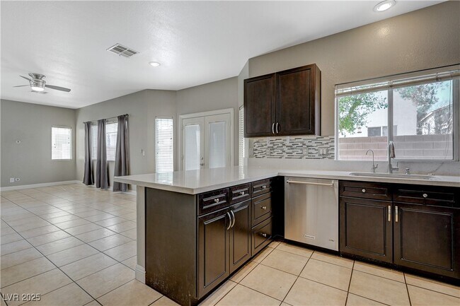 Foto del edificio - 971 Whispering Grove Ave