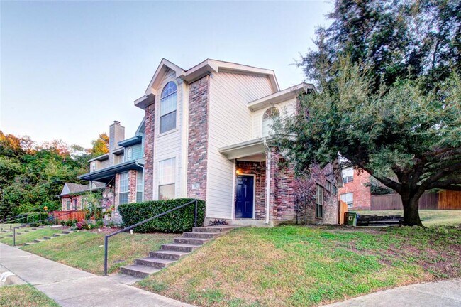 Building Photo - 3922 Brandon Park Dr