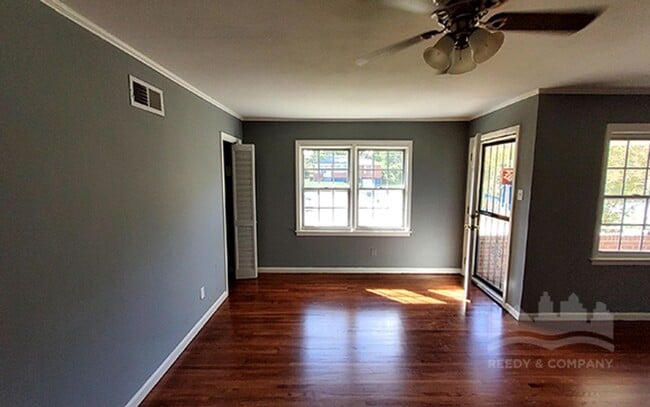 Building Photo - Welcome to the charming "Can't Get Any Cut...