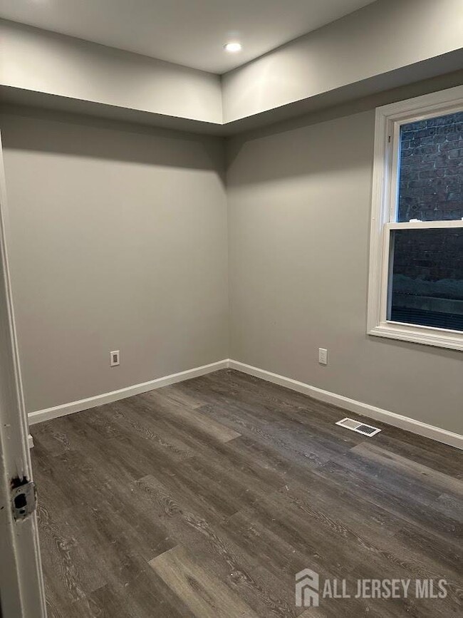 Building Photo - 690 State St