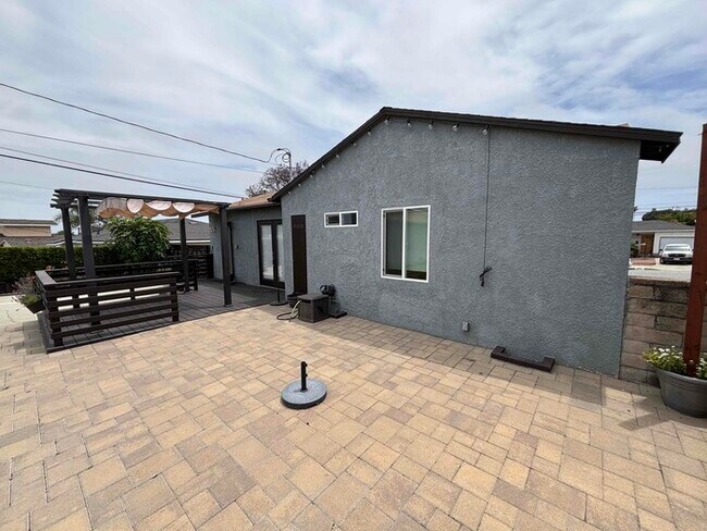 Building Photo - 2015 Trudie Dr