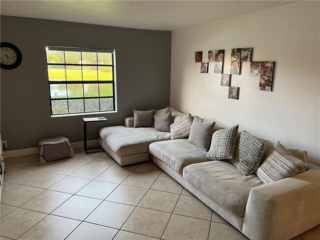 Foto del edificio - 10631 NW 14th St