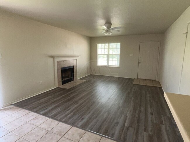 Foto del edificio - 2318 Wildewood Dr