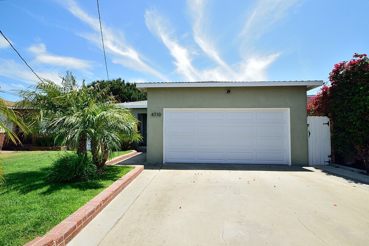 Primary Photo - Updated 3 Bed Home w/2 Car Garage