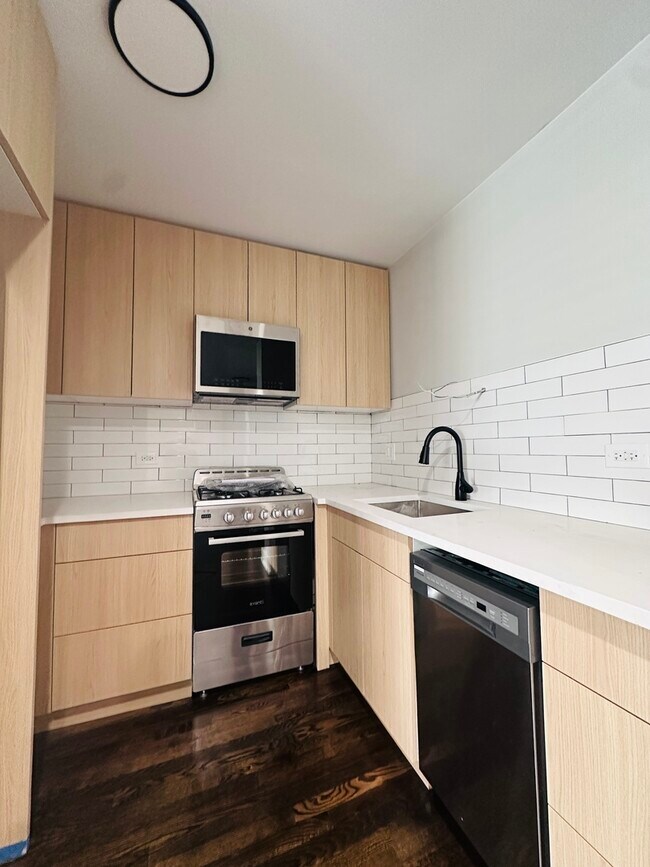 Foto del edificio - 541 W Oakdale Ave