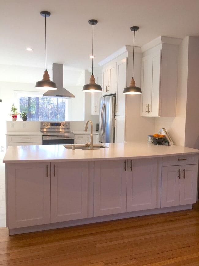 Building Photo - Charming 3 Bedroom, 2 Bathroom Single Fami...