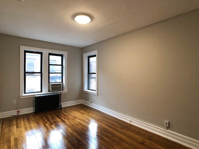 Foto del edificio - 56 Glenwood Ave