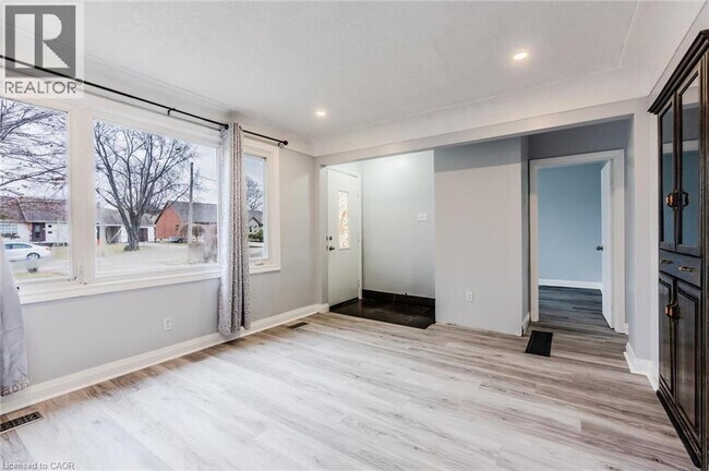 Building Photo - 106 Eleanor Ave