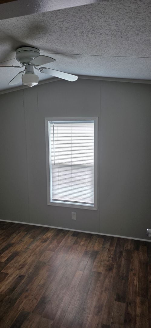 Building Photo - 3 Bed, 2 Bath Single Family