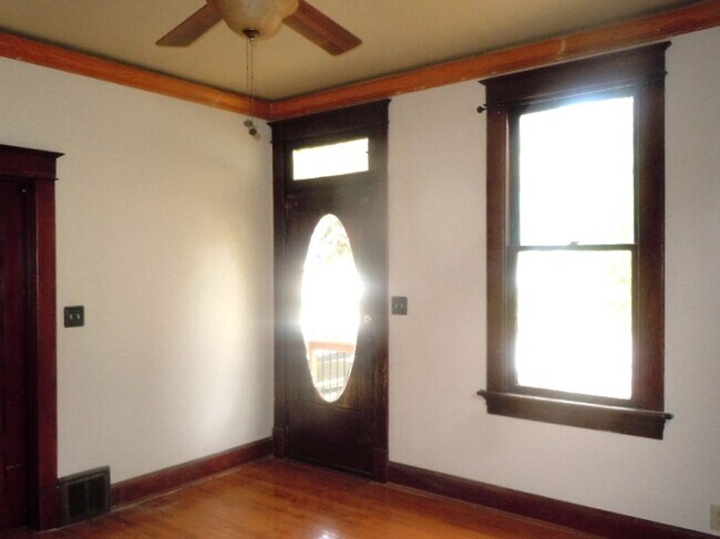 Building Photo - Two Bedroom Home with 2 Baths, Bonus Room ...