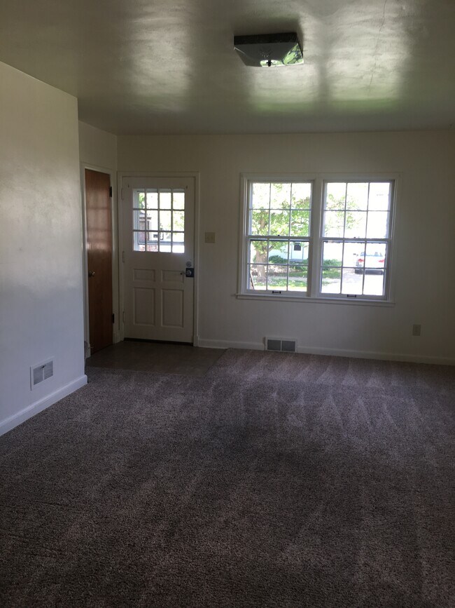 Foto del edificio - 1230 Harding Ave