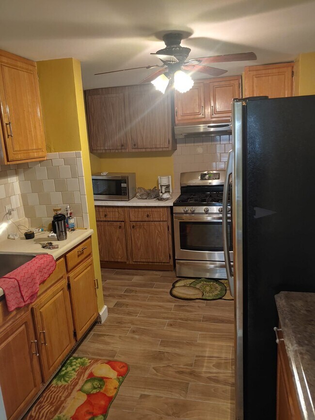 Stainless steel kitchen - 18 Meadowbank Ave