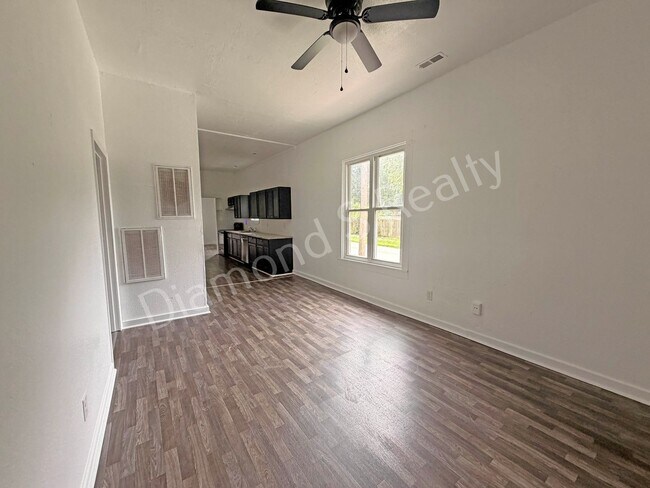 Foto del edificio - Updated 6 Bedroom Home!