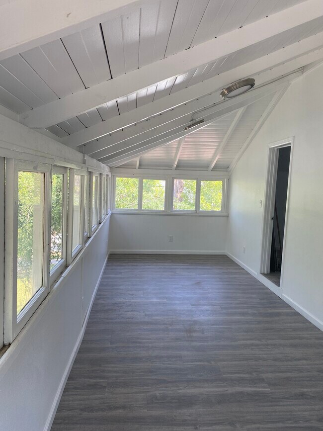 Building Photo - 1025 South Victoria Avenue, Unit C
