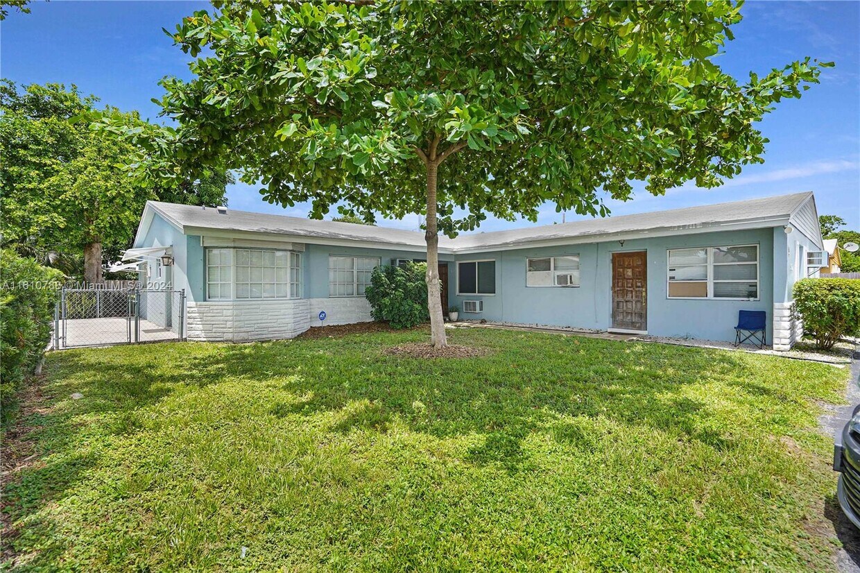 Primary Photo - 5861 NE 18th Ave