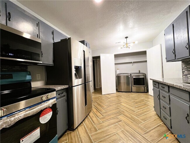 Foto del edificio - 303 Erby Ave