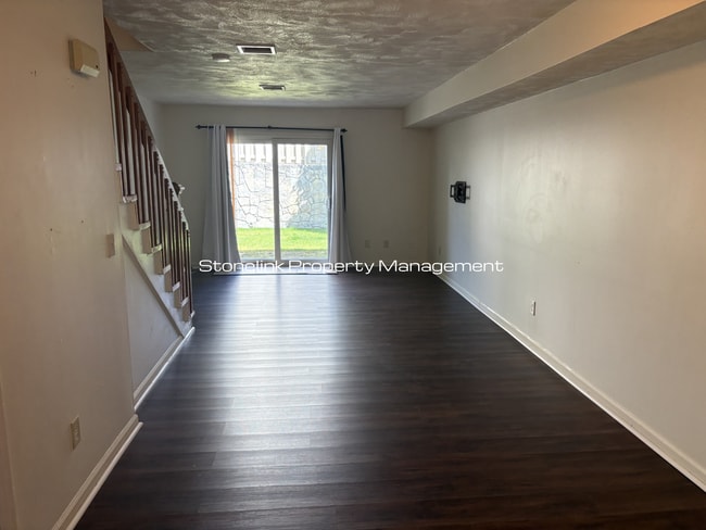 Building Photo - Newly Renovated Townhouse Style Condo For Rent in Johnston!
