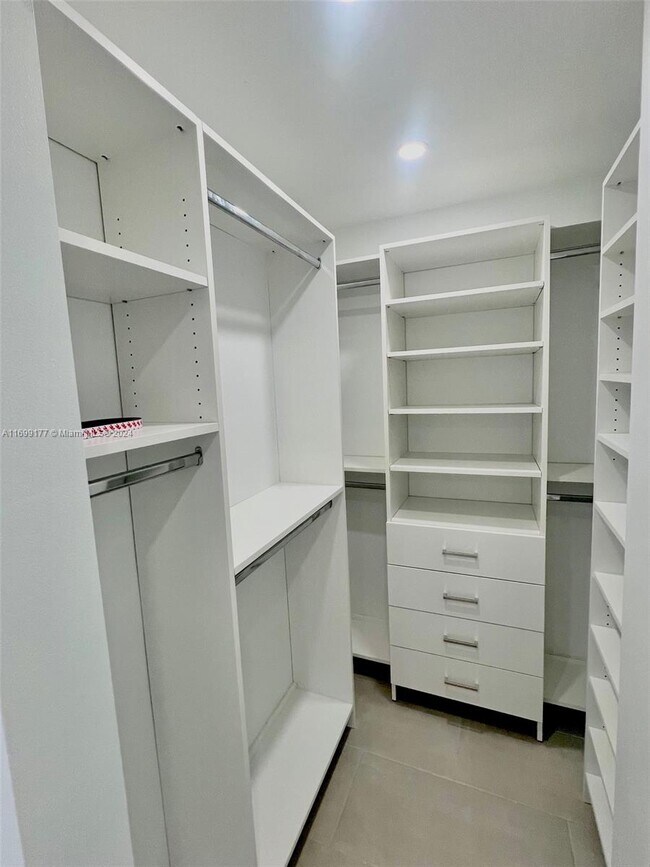 Foto del edificio - 1054 Jeffery St