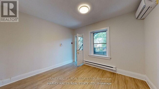 Photo du bâtiment - 1065 Bathurst St