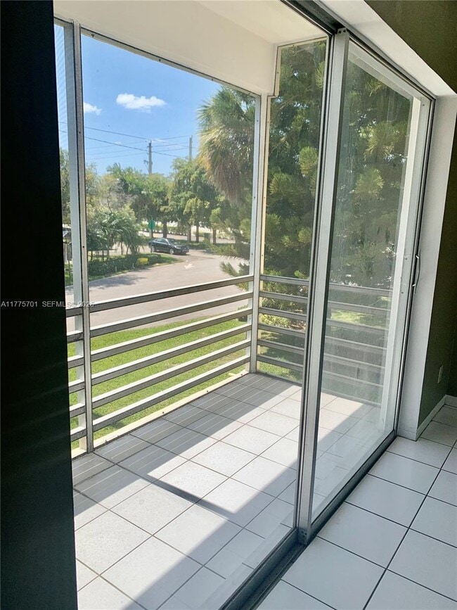 Building Photo - 20201 NE 29th Ct