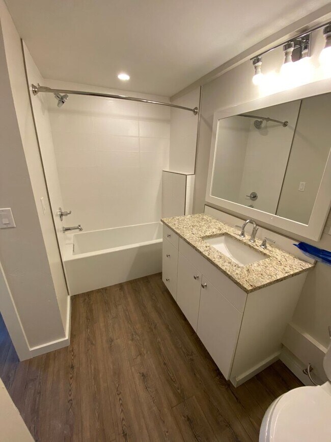 Building Photo - Location Downtown!  3 Bedroom, 2 Bath. COMPLETELY RENOVATED! Must see!