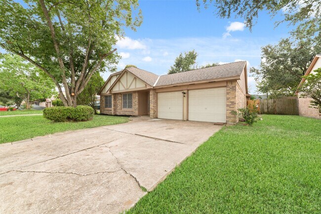 Foto del edificio - 17003 Summer Dew Ln