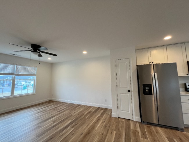 Building Photo - 9355 Redtop Ct