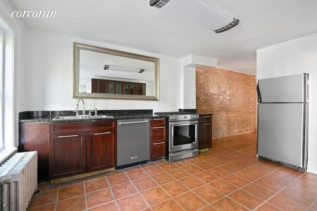 Building Photo - 93 Pilling St