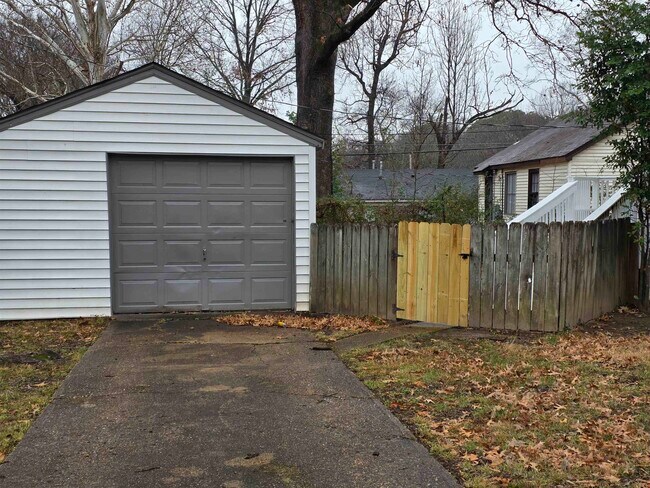 Foto del edificio - 3651 Allandale Ln