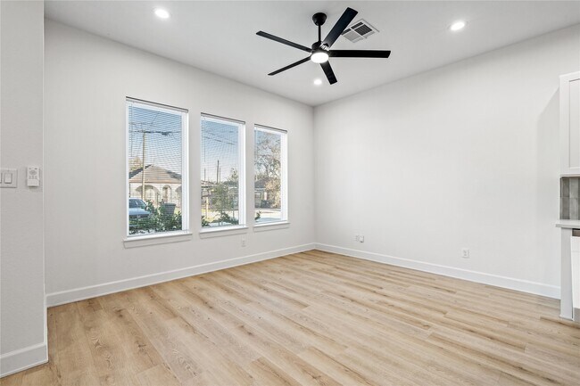 Foto del edificio - 8324 Corinth St