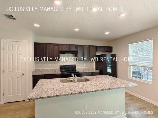 Building Photo - 7948 Pipit Ave