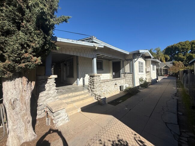 Foto del edificio - 396 N Mentor Ave