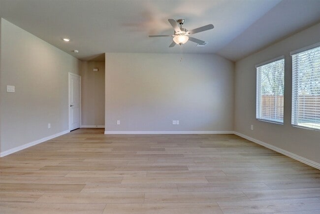 Building Photo - 3410 Pat Mayse Dr