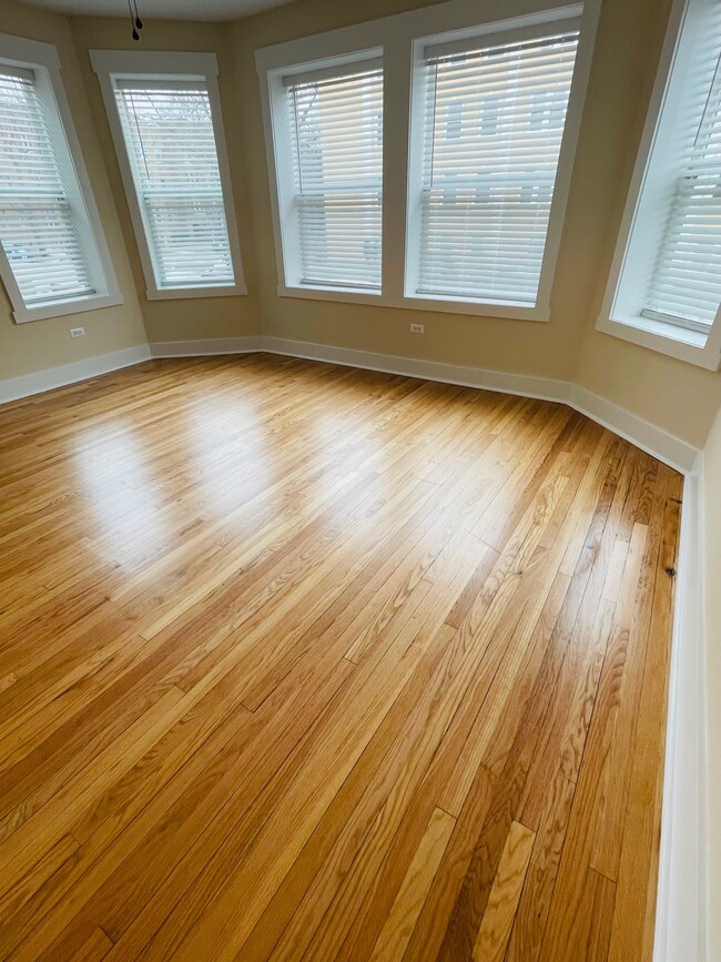 Living Room - 7408 N Hoyne Ave