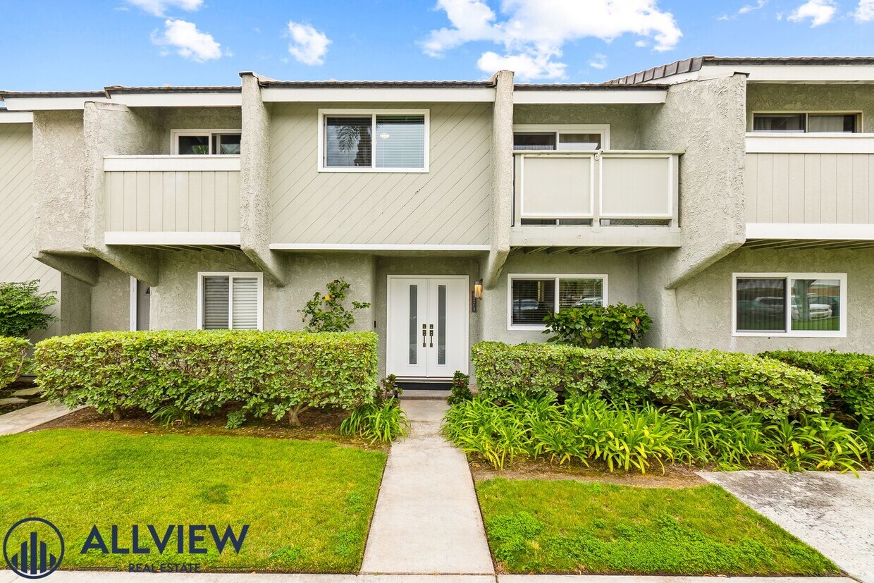 Foto principal - Highly Upgraded, Large Condo in Huntington...