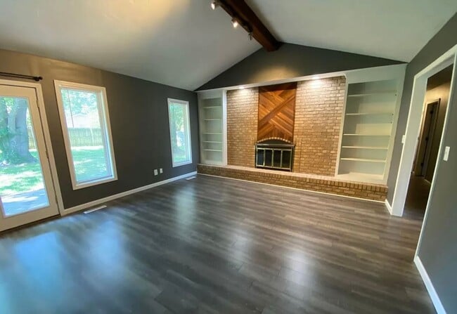 Building Photo - Lovely 3 bedroom, 2 bathroom house for ren...