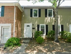 Building Photo - 3915 Valley Ct