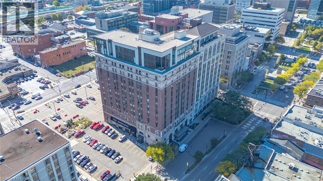 Building Photo - 118 King St E