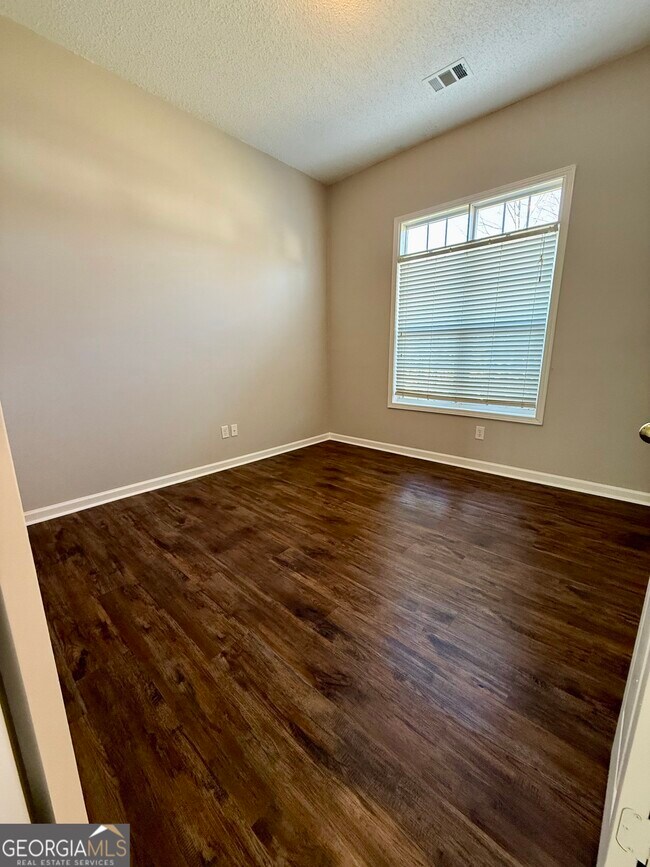 Building Photo - 3005 Edgewater Pointe