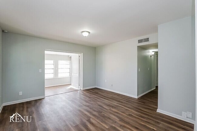 Building Photo - 4104 West Varn Avenue