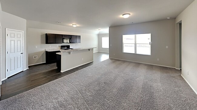 Building Photo - Very Nice 4 Bedroom 2 Bath Home in Yukon Schools