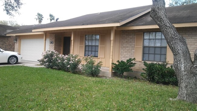 Building Photo - 2401 Mariposa Ln