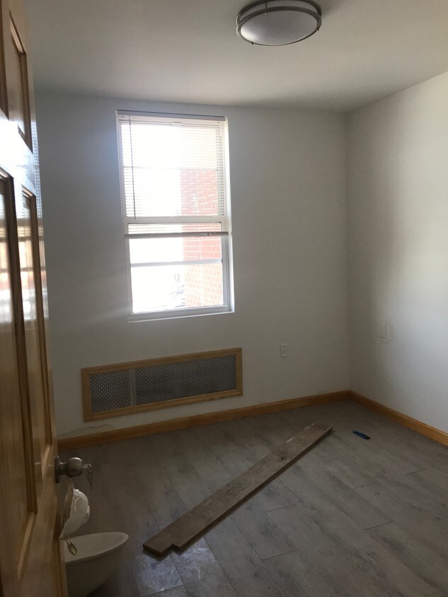 Building Photo - 357 46th St