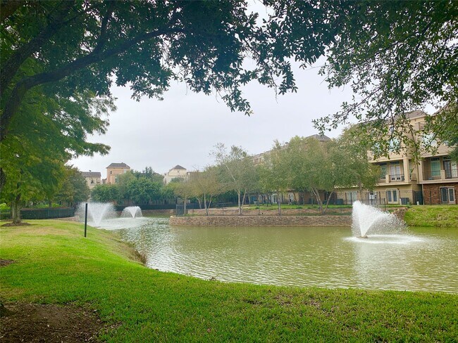 Foto del edificio - 9033 Creekstone Lake Dr