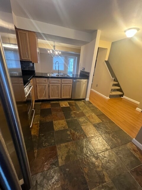 Building Photo - 4383 Heritage Dr. - 2 bedroom / 1.5 bathro...