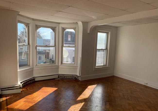 Foto del edificio - 667 E Philadelphia St