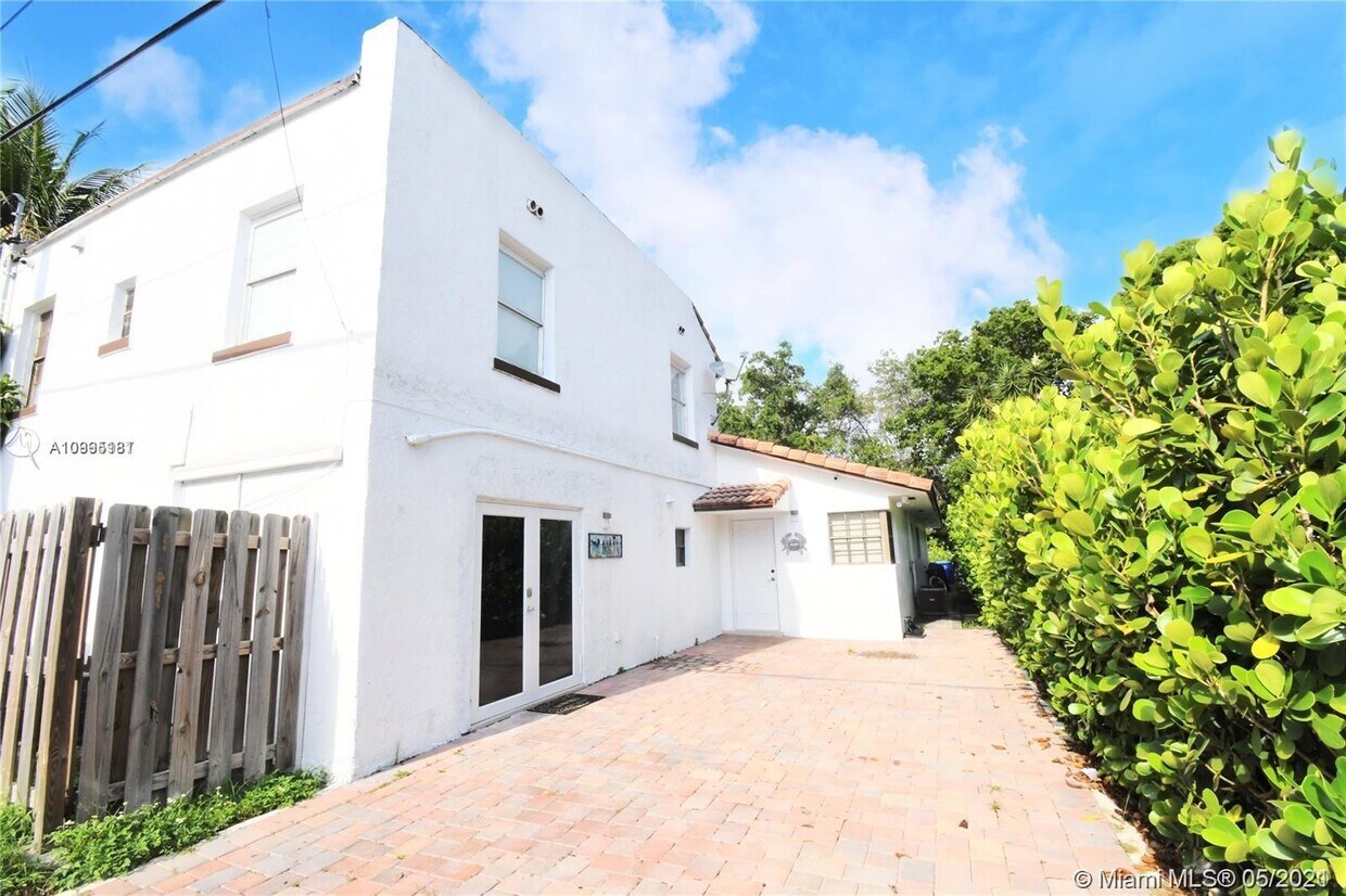 708 SW 39th Ct Unit 0, Coral Gables, FL 33134 Apartment for Rent in