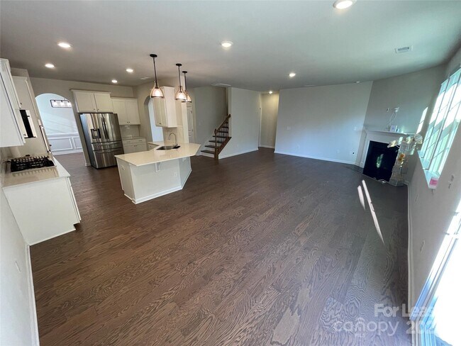 Foto del edificio - 398 Kennerly Center Dr