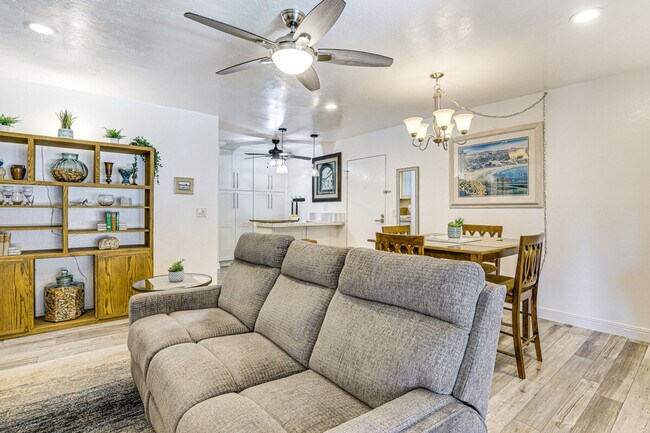 Building Photo - 265 Loma Alta Dr