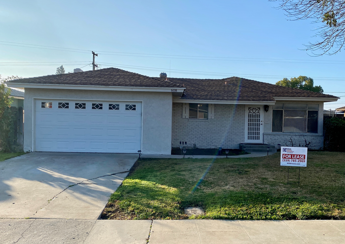 Foto principal - $2,195 Barstow & Willow, Clovis, ZERO Depo...